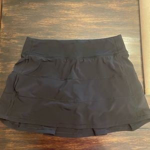 Lululemon Pace Rival skirt, size 6, black
